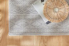 Kusový koberec Agnella Noble Pera Jasny Sivý