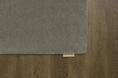 Kusový koberec Agnella Calisia M Smooth Antracitový (s lemom)