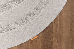 Kusový koberec Agnella Noble Oblos Jasny Sivý (kruhový) (s lemom)