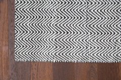 Kusový koberec Ives Čierny Biely